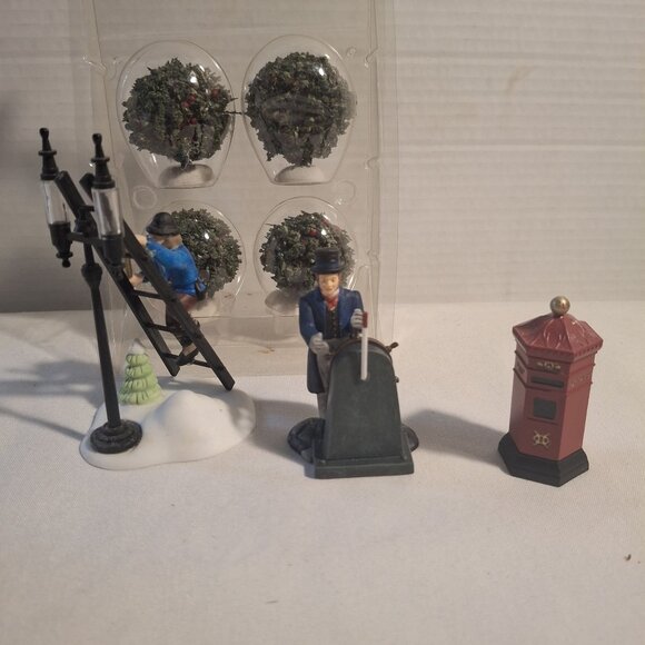 Heritage Village Collection Dickens Lock Keeper & Accessories Set Dept 56 - Picture 4 of 6